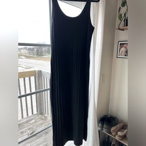 Abercrombie ribbed dress with slit in black